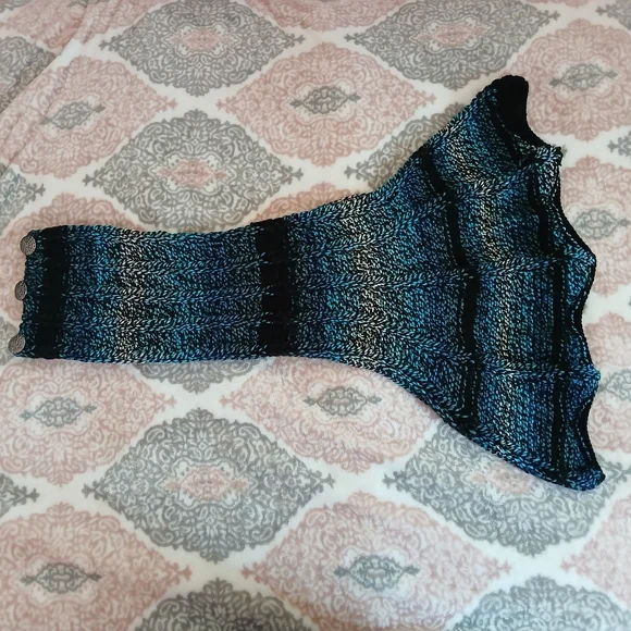 Dragon Wing Cowl Scarf - Black Aquamarine - Picture 4 of 6